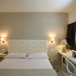 Nuova Opera & 4* فيرونا