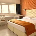 Nuova Opera & 4*