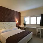 Nuova Opera & 4*