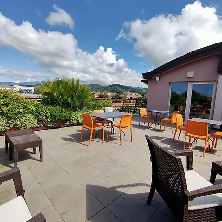 Konukevi Nuova Opera & Verona